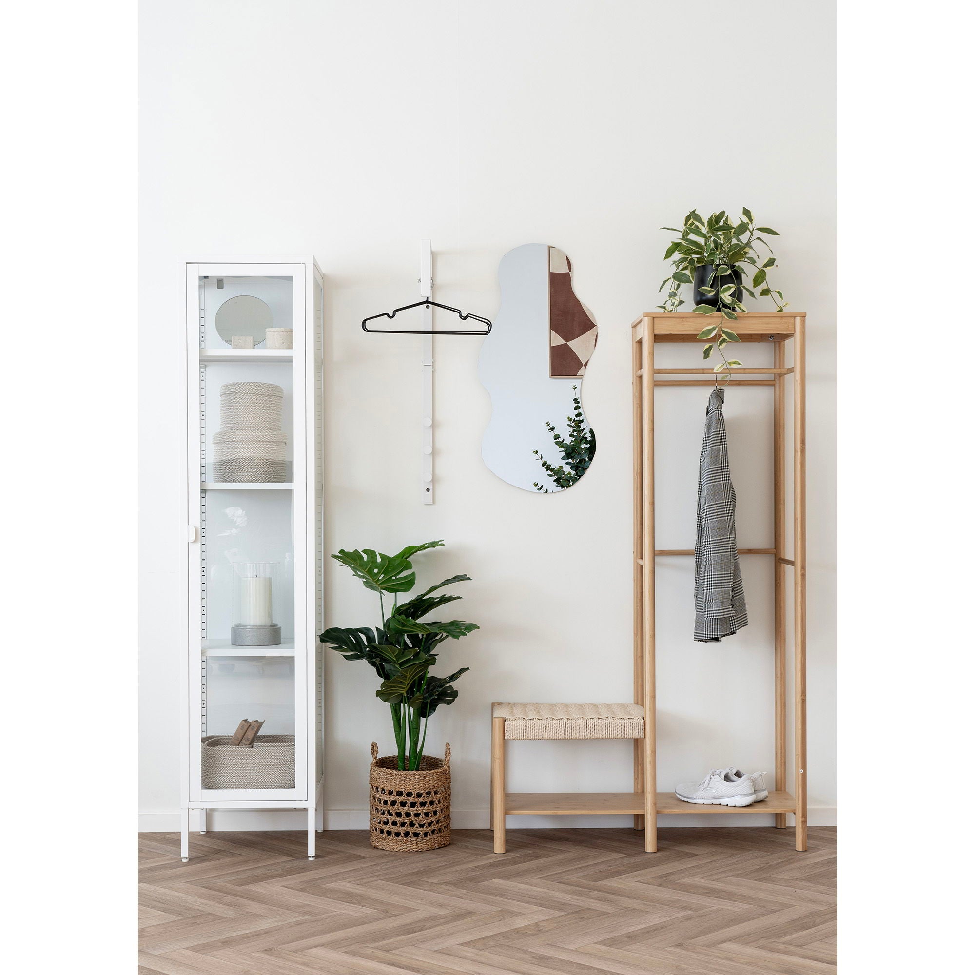 Brisbane Slim Vitrine – Schmaler Vitrinenschrank mit Glastür, Stahl & Glas, 40 × 35 × 180 cm